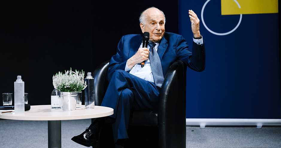 HEC Talks with Daniel Kahneman - Oct. 7, 2021 - Daniel Kahneman answering to a student