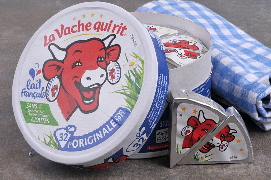 Boîte de La Vache qui Rit ouverte avec des portions de fromage prélevées