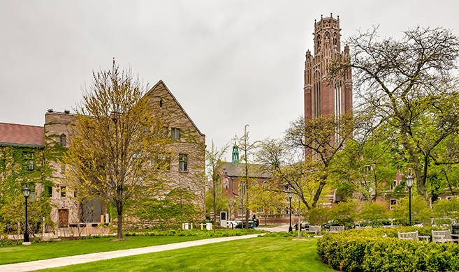 Square of Chicago University campus EleSi-AdobeStock